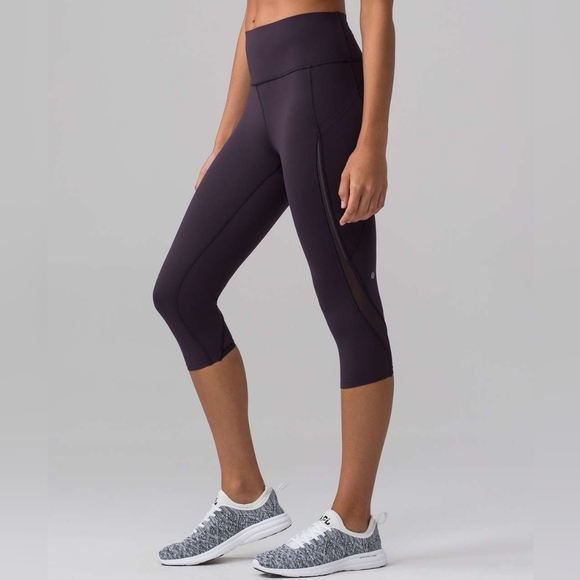 LULULEMON Pace PERFECT CROP 17" Boysenberry SIZE 8 WOMENS EXCELLENT - Picture 1 of 9